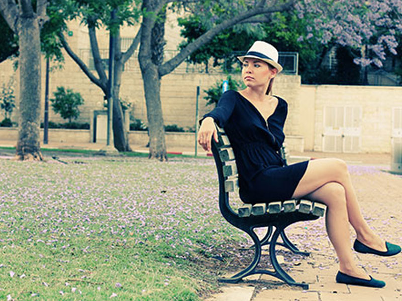 A girl on a first date waiting because her date is late.