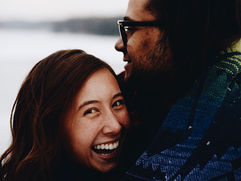 This guy listened to these important dating tips for men and got this woman to smile and be happy on their first date.