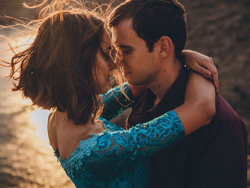 This women learned what being in a relationship really means and now she's hugging the man she loves in the sunset.