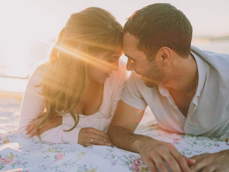 A woman radiating positive energy because she took these dating tips that made her stronger.